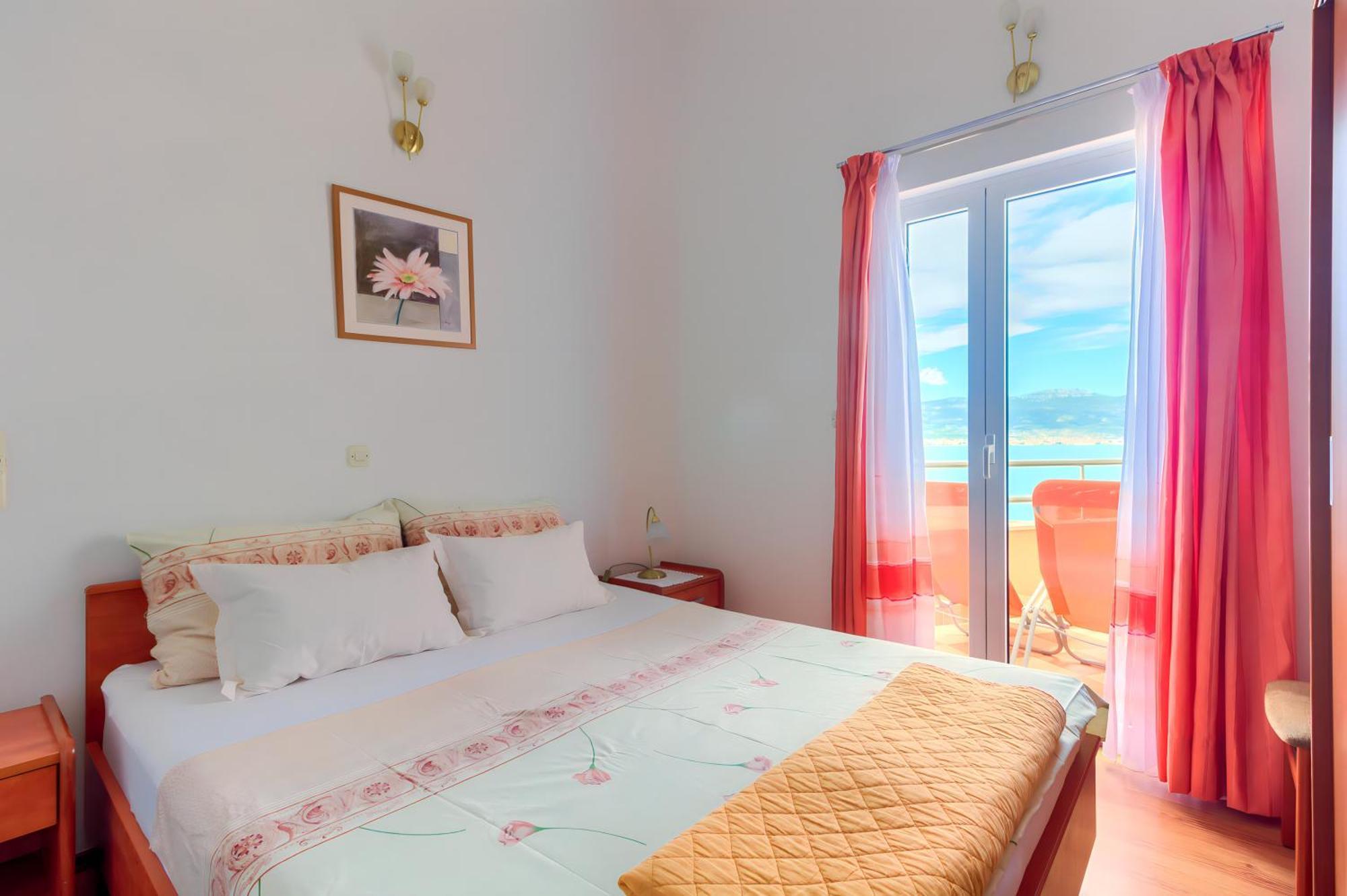 Jela Apartment *